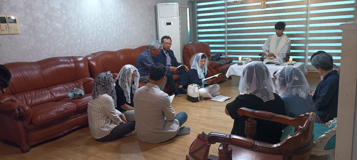 9구역 미사집전 장면 사진(양규식에드문도 자택).png