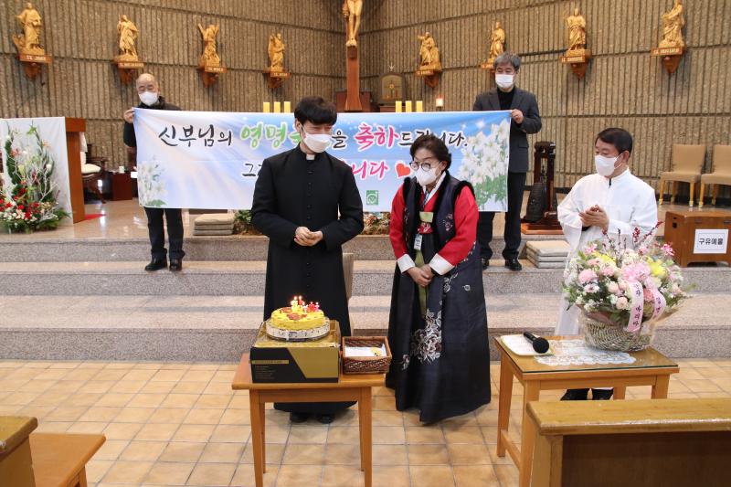 22-12-25 성탄미사IMG_1583.png